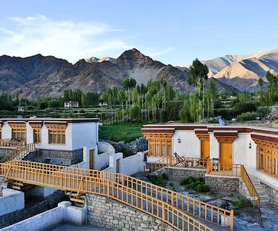 https://imgcld.yatra.com/ytimages/image/upload/t_hotel_yatra_city_desktop/v1433150601/Domestic Hotels/Hotels_Leh/Saboo Resorts/Overview.jpg